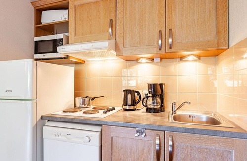 Les Bottieres Apartment | Lovely apartment for 6 people with internet, pool, TV and balcony
