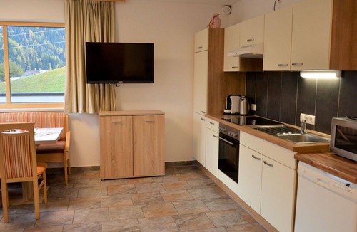 Sankt Anton am Arlberg Villa | Lovely apartment in villa for 3 people with WIFI, TV, balcony, pets allowed and panoramic view