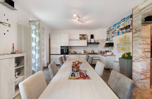 Merone Apartment | Lukas Home – Apartment for 6 Guests with Game Room, Near the Lake