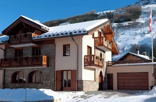 Le Bettaix Apartment | Luxurious 200m² Duplex – New, with Sauna, Jacuzzi, Spa & Hammam