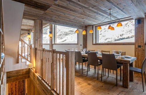 Val-d'Isere Apartment | Luxurious 5-Bedroom Chalet Apartment with Panoramic Mountain View, Wi-Fi, and Garage
