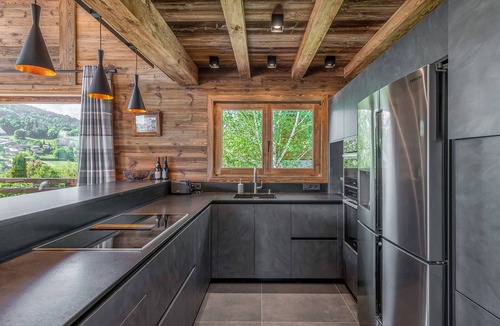 Demi-Quartier Ski Chalet | Luxury Chalet for 12 near La Princesse Pistes with Gym and Fireplace