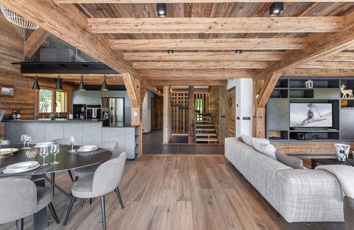 Demi-Quartier Ski Chalet | Luxury Chalet for 12 near La Princesse Pistes with Gym and Fireplace