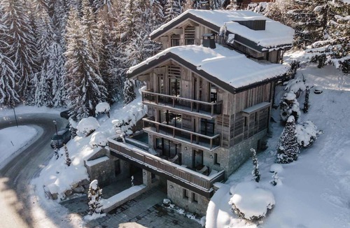Courchevel Ski Chalet | Luxury chalet in Courchevel with pool and staff 15 pers