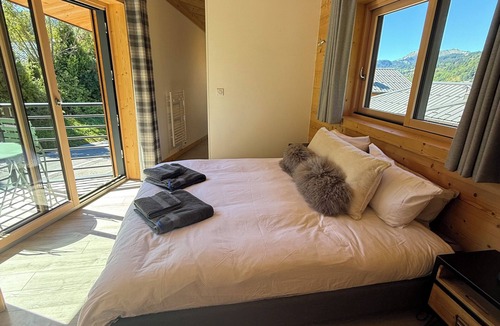 Les Gets Ski Chalet | Luxury Chalet Shard, with hot tub 400 metre to piste and town.