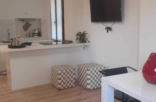 Ghirla Apartment | Magda's Corner-directly on the lake-private beach is private parking