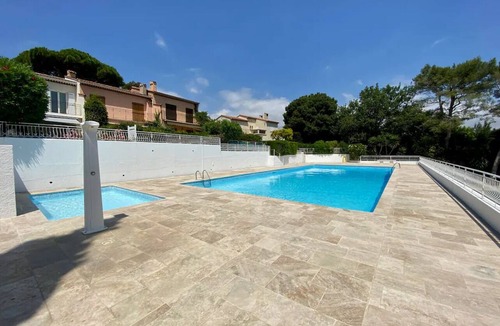 Bastide Giraud Apartment | Magnificent studio with swimming pool