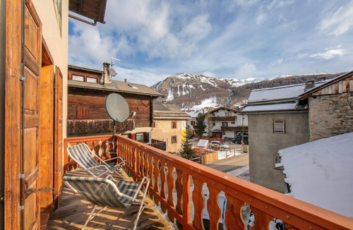 Valtellina Apartment | Martina Ski in - Ski out 50m, Livigno, Italy