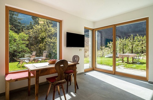San Pancrazio Apartment | Mayrhof 'Vergissmeinnicht' Apartment with Mountain View, Wi-Fi, Balcony & Garden