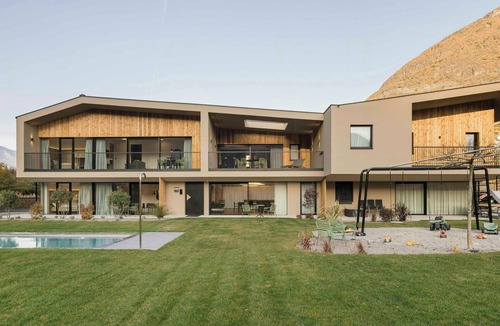 Centro - Piani - Rencio Apartment | Modern farmhouse with pool in vineyard in Bolzano