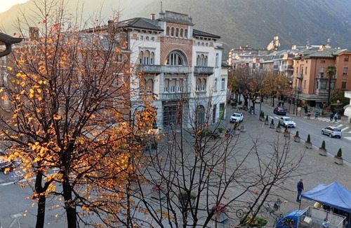 Tirano Apartment | Modern one-bedroom apartment – sleeps 4 – 5 minutes from the Bernina Express.