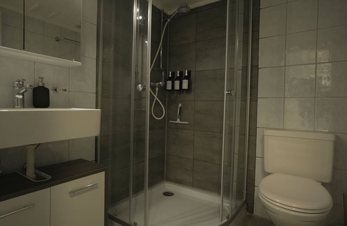 Thun House | Modern Suite + Aare View | Heart of Old Town I