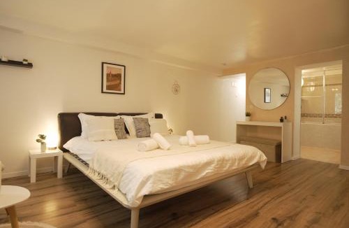 Balliz Apartment | Modern Suite with Aare View - Heart of Old Town ll