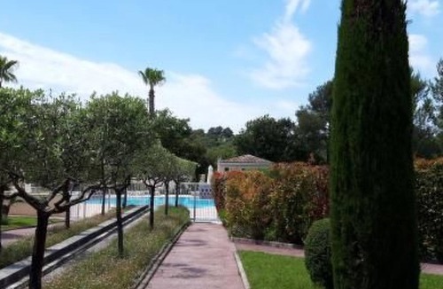 Mougins Apartment | Moderne Wohnung in Mougins mit eigenem Garten by Interhome