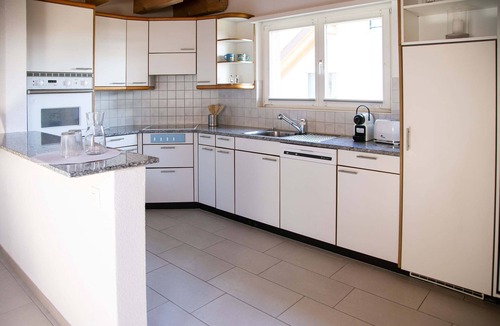 Goldiwil Apartment | Mountain View Apartment above Thun| Balcony&Garage