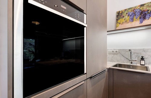 Cornedo All'isarco Apartment | New Apartment 'Vinea Guesthouse Terrace' with Mountain View, terrace and Air Conditioning