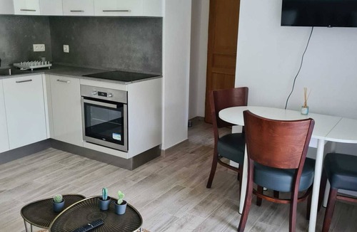 Gairaut Apartment | New garden apartment in a villa with garden and private pool