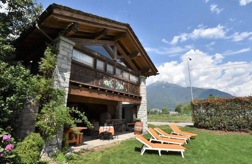 Valtellina Apartment | Nice apartment for 5 guests with A/C, WIFI, TV, patio and pets allowed