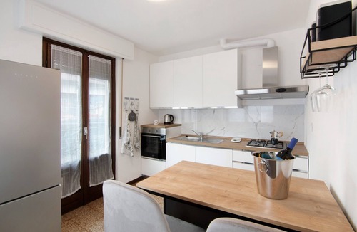 Dongo Apartment | "Palma’s House" Apartment with Lake View, Private Terrace, and Wi-Fi