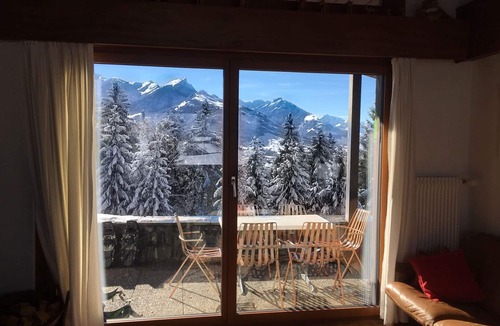 Aeschi bei Spiez Ski Chalet | Panoramic 6BR + 3Bath Chalet near Interlaken & Lake Thun (Bernese Oberland)