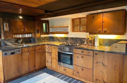 Rougemont Ski Chalet | Paradise View - 5 BR Gstaad Paradise View Chalet with Outdoor Jacuzzi