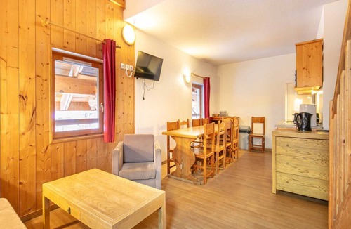 Saint-Sorlin-d'Arves Apartment | Pet-Friendly Family Home with Balcony