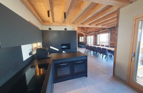Le Corbier Ski Chalet | Premium chalet facing the slopes, 7bedroom, spa, sauna, built in 2023