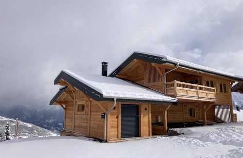 Le Corbier Ski Chalet | Premium chalet facing the slopes, 7bedroom, spa, sauna, built in 2023