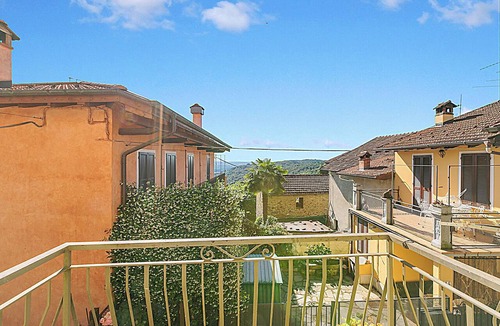 Levo Apartment | Quadrifoglio Stresa Hill with A/C and Sunny Balcony, Stresa, Italy