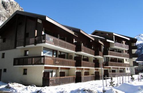Val-d'Isere Apartment | Résidence Le Chantelouve - Studio cabine avec mezzanine pour 5 personnes à Val d'Isère à 300m du centre du village et 450m des pistes MAE-1805