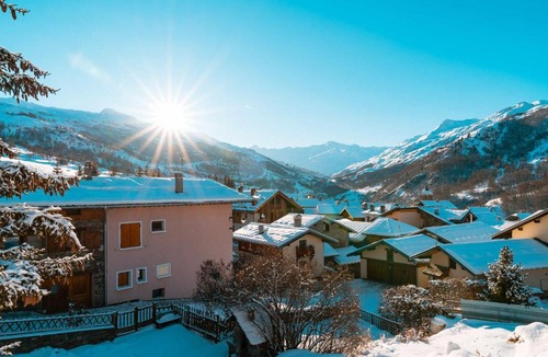 Saint-Marcel Ski Chalet | Résidence Saint Marcel - Chalet familial · Centre village de St Marcel · Terrasse ouest MAE-2924