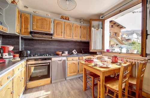 Saint-Marcel Ski Chalet | Résidence Saint Marcel - Chalet familial · Centre village de St Marcel · Terrasse ouest MAE-2924