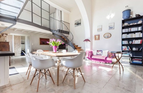 Ecusson Apartment | Rare: Private mansion, balcony, AC/AC ★