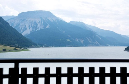 Resia Apartment | Residence Froy Apartment 7 – Lake View, Whirlpool & Breakfast Included