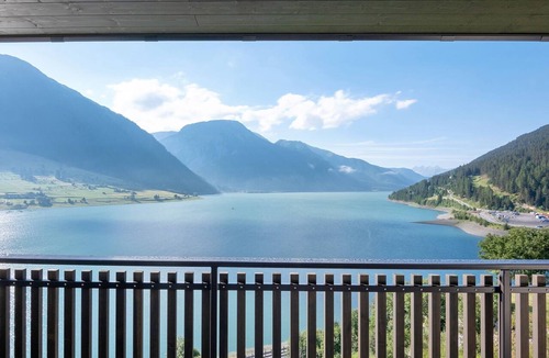 Resia Apartment | Residence Froy Apartment 7 – Lake View, Whirlpool & Breakfast Included