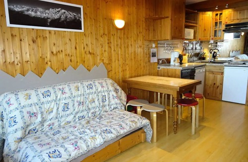 Arc-1800 Apartment | Residence Lauzieres - Studio 5 people ski to the feet and close to shops in the village of Charvet in Arc 1800