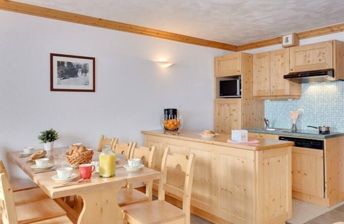 Les Bruyeres Apartment | Residence Les Chalets de l'Adonis * - 4 Room Apartment 8/10 People