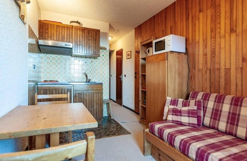 Meribel-Mottaret Apartment | Resort center, 4th floor, view valley, balcony, ski locker, 16m², Méribel-Mottaret