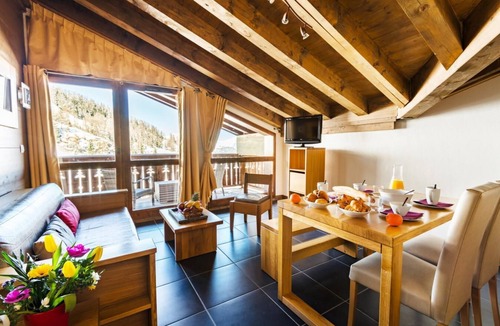 Plagne 1800 Apartment | Resort center, swimming pool, tv, ski locker, 30m², La Plagne