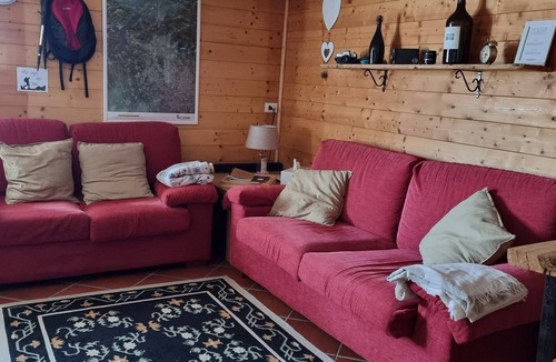 Cocquio-Trevisago Apartment | ROMANTIC TAVERN cozy two-room apartment for 2 people
