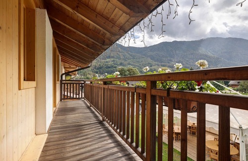 Caderzone Terme Apartment | Room 'Camera Doppia-quadrupla N 6' with Mountain View, Shared Garden and Wi-Fi