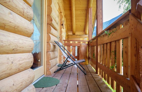 Cogolo Apartment | Room 'Cazzuffi Pervinca' with Mountain View, Shared Garden and Wi-Fi