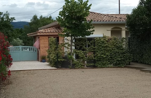 Lodeve Apartment | Self-contained apartment, located on the outskirts of Lodève. Axé above-ground pool