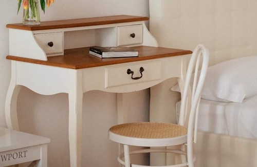 Borgo San Leonardo Hostel | Simply bright quad room