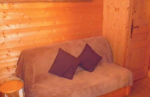 Demi-Quartier Ski Chalet | Small Country Cottage G
