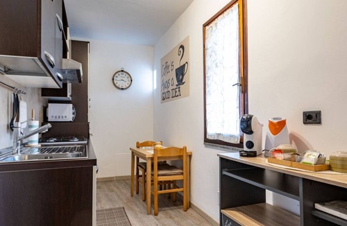 Dormelletto Apartment | SoleLago - Dormelletto, Garden, Patio, Barbecue, Sleeps 5, WiFi, Air Conditioning