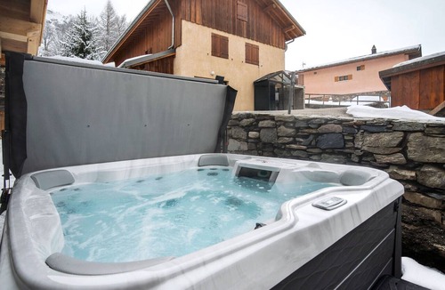 Le Bettaix Apartment | Spacious apartment 300m from slopes with garage