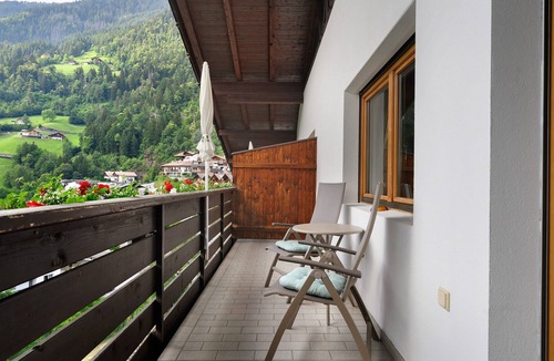 San Leonardo in Passiria Apartment | Spacious Timmels Suite II with South-Facing Balcony, Free Wellness & Pool Access