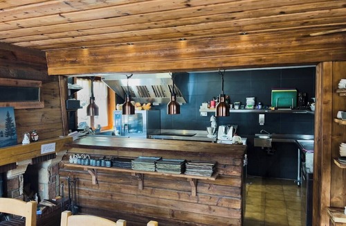 Les Gets Ski Chalet | Spacious 8-Bedroom Luxury Chalet with Hot Tub in Les Gets