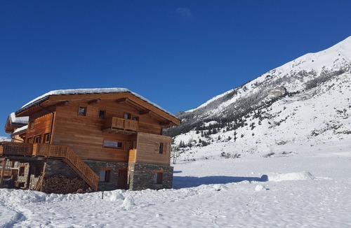 Lanslevillard Ski Chalet | Spacious apartment in a magnificent chalet in the heart of Val Cenis Vanoise